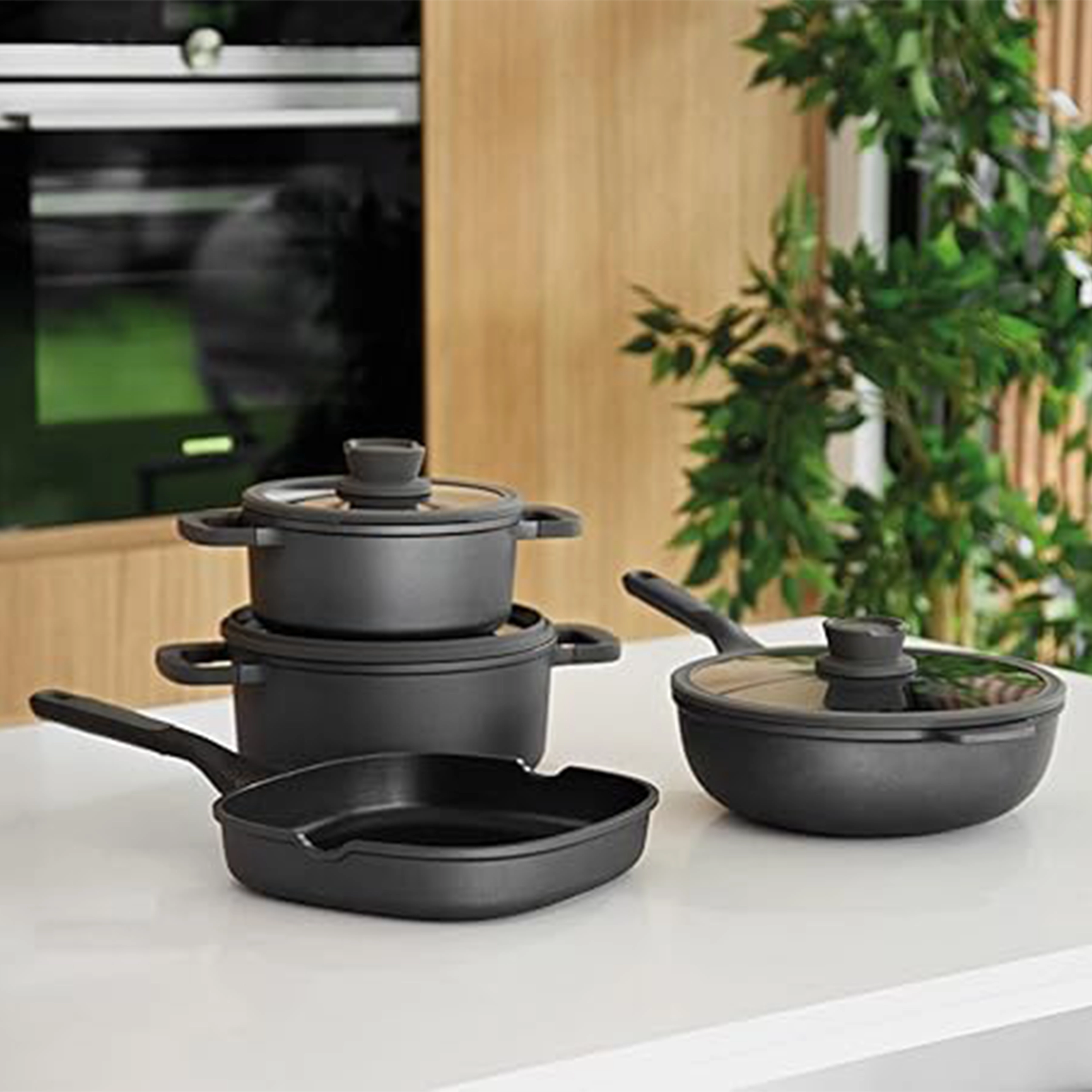 Berghoff Leo Stone Cast Aluminium Wok Pan 28cm black glass lid UAE Berghoff Leo Stone Cast Aluminium Wok Pan 28cm black glass lid UAE